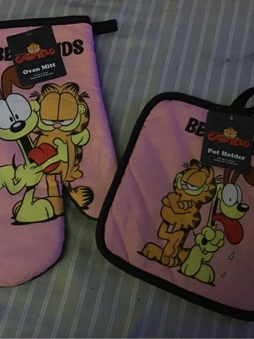 Garfield Oven Mitt & Pot Holder Set - Pink